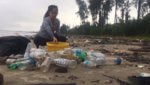 Biarpun Seorang, Wanita Dari Miri Ini Sanggup Luangkan Masa Sejam Sehari Demi Bersihkan Pantai