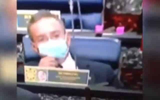 Kantoi Hisap Vape Dalam Dewan Rakyat, Hishammuddin Segera Mohon Maaf