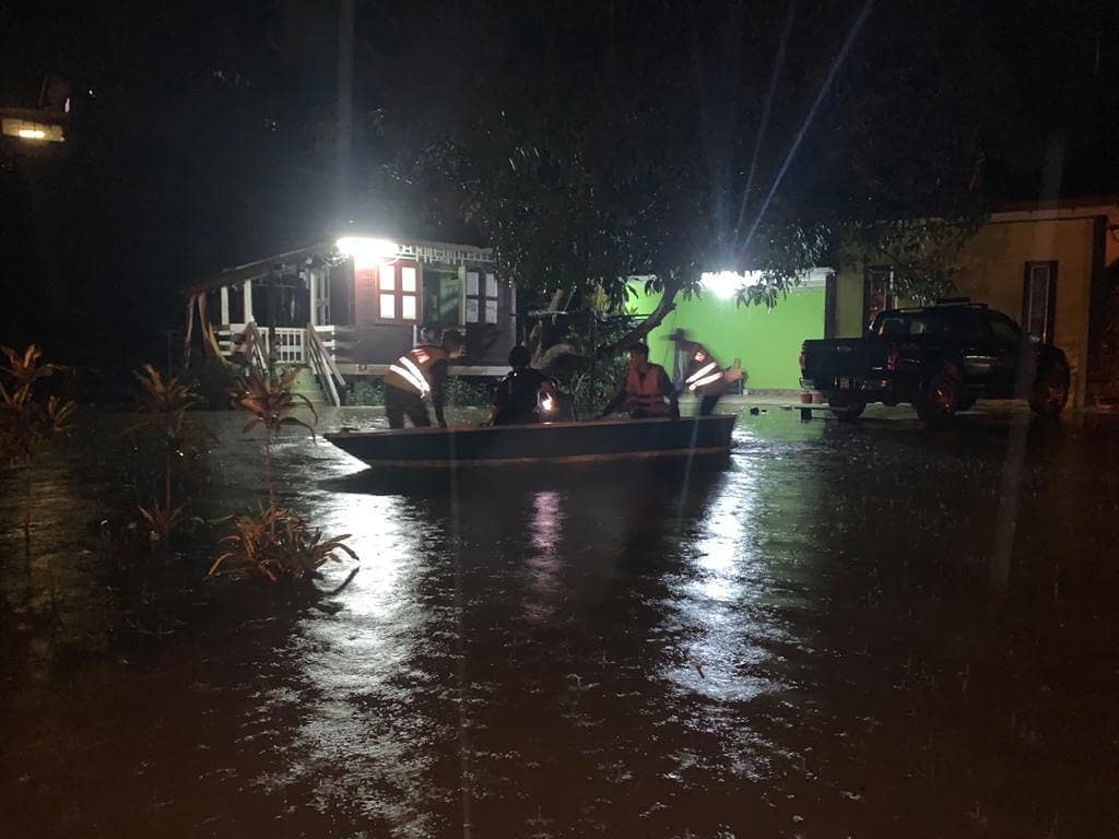 Rumah Dan Sekolah Hampir Tenggelam, Giliran Kapit Pula Dilanda Banjir Teruk