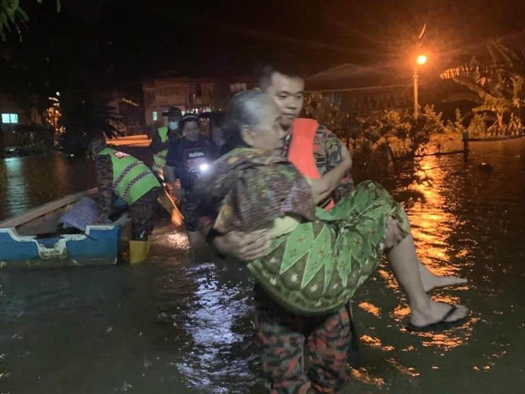 Rumah Dan Sekolah Hampir Tenggelam, Giliran Kapit Pula Dilanda Banjir Teruk