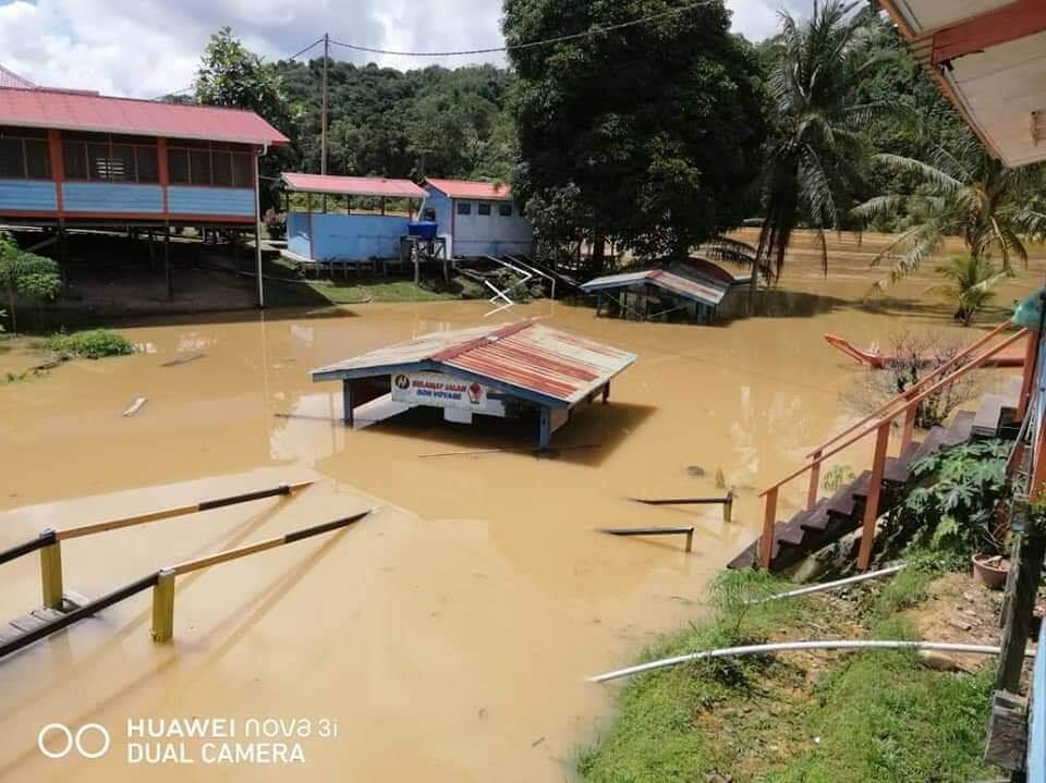 Rumah Dan Sekolah Hampir Tenggelam, Giliran Kapit Pula Dilanda Banjir Teruk