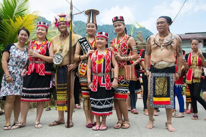Perbezaan Antara Dayak Laut Dan Dayak Darat Di Sarawak