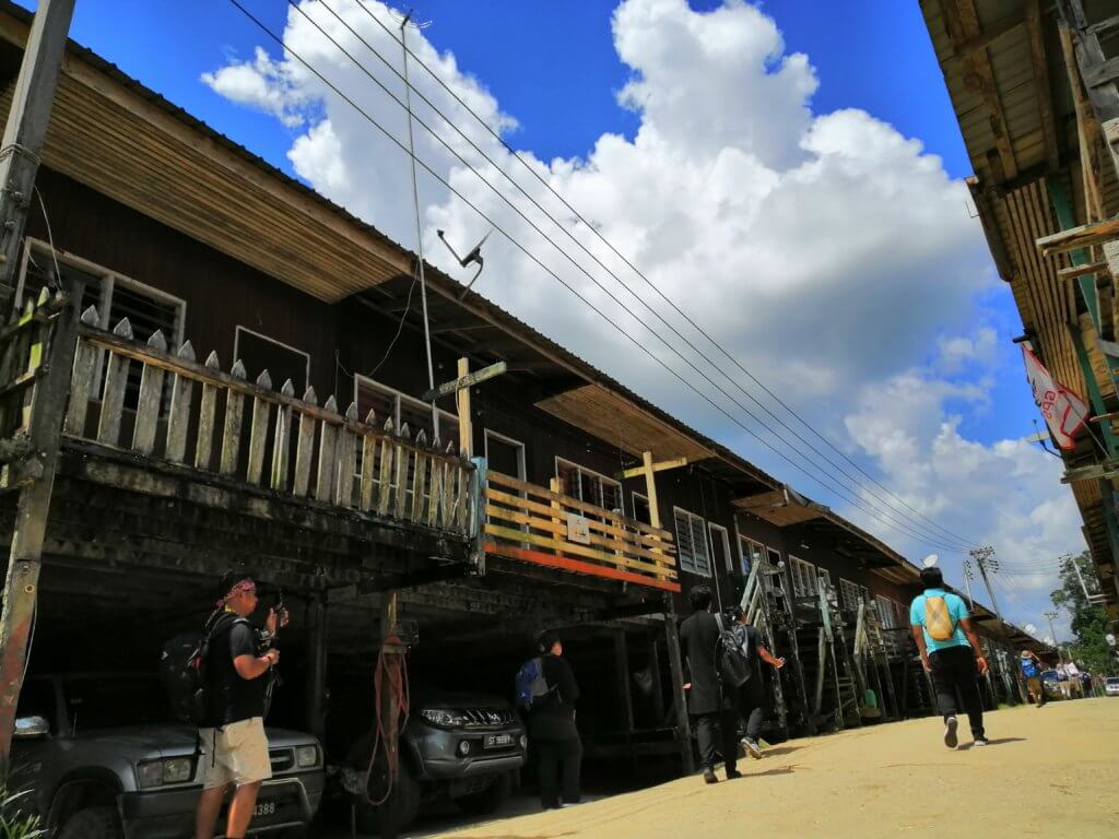 Perbezaan Antara Dayak Laut Dan Dayak Darat Di Sarawak