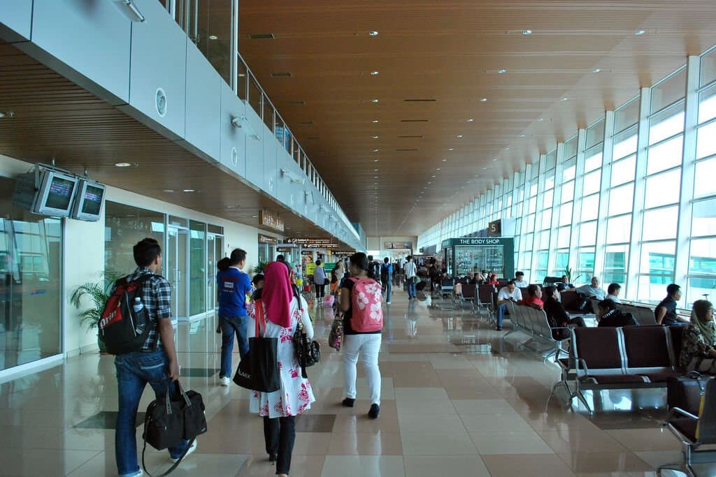 kuching airport 064 Warganegara Dan Bukan Warganegara Melalui Sabah Dikehendaki Jalani Ujian COVID-19 Tiga Hari Sebelum Masuk Sarawak