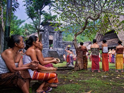baliagavillage1 Tidak Menguburkan Mayat, Ini Adalah Tradisi Mepasah Iaitu Tradisi Pengebumian Trunyan Di Indonesia