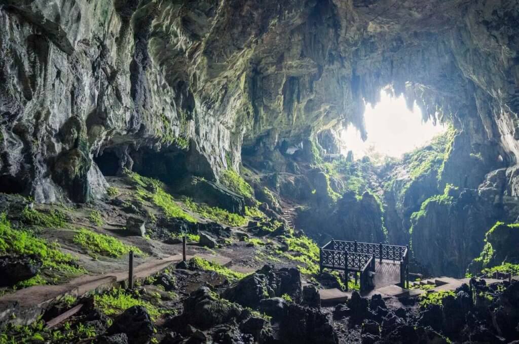 Ini Adalah Antara Kisah Batu Misteri Yang Terdapat Di Sarawak