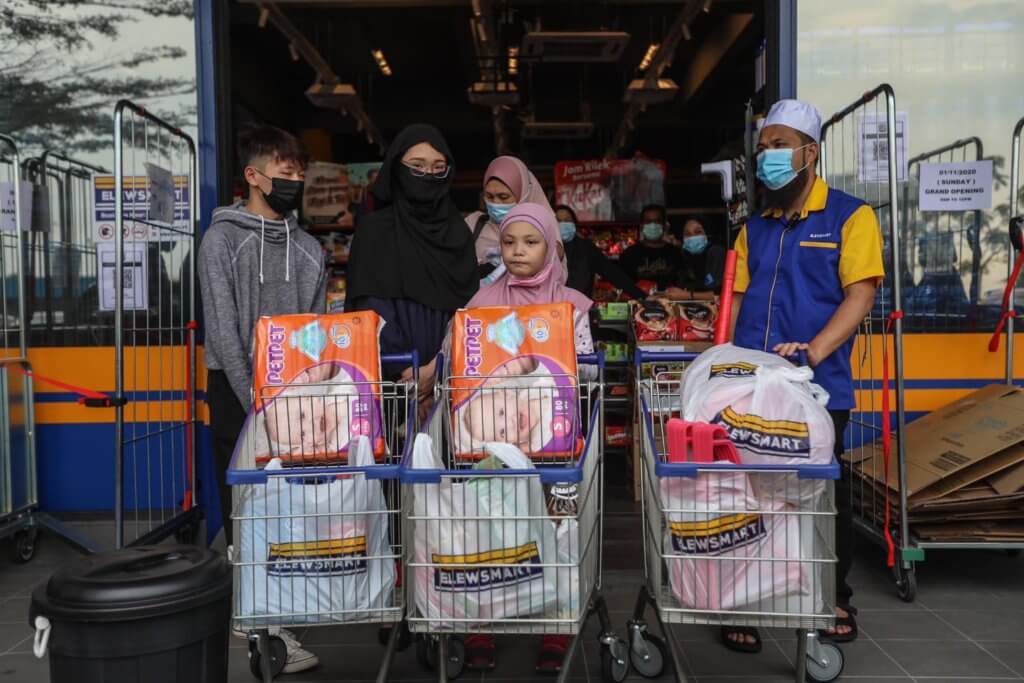 Keluarga Dari Sarawak Ditipu Kerja Di Semenanjung Kini Selamat Dibantu Ustaz Ebit Lew