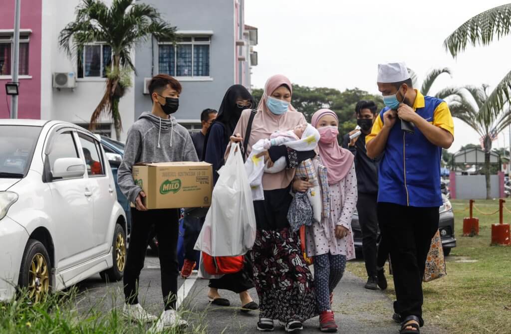 Keluarga Dari Sarawak Ditipu Kerja Di Semenanjung Kini Selamat Dibantu Ustaz Ebit Lew