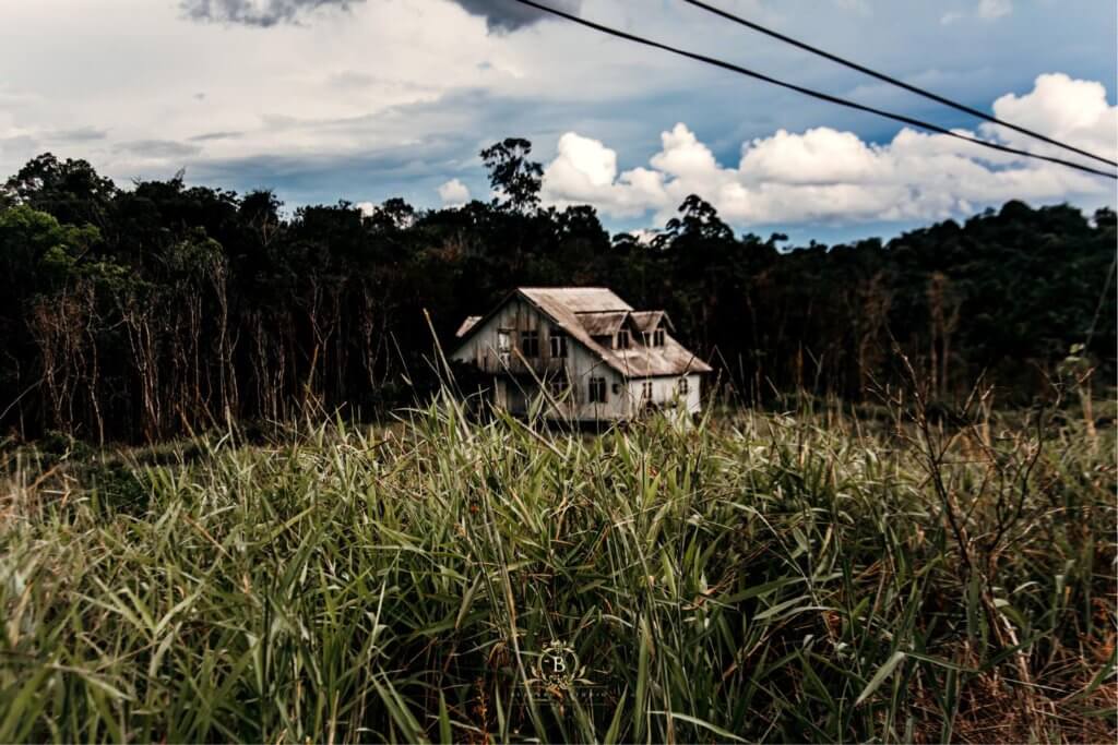 Cantik Tapi Seram, Rumah Terbiar Di Saratok Ini Memang Sebiji Macam Dalam Filem The Conjuring