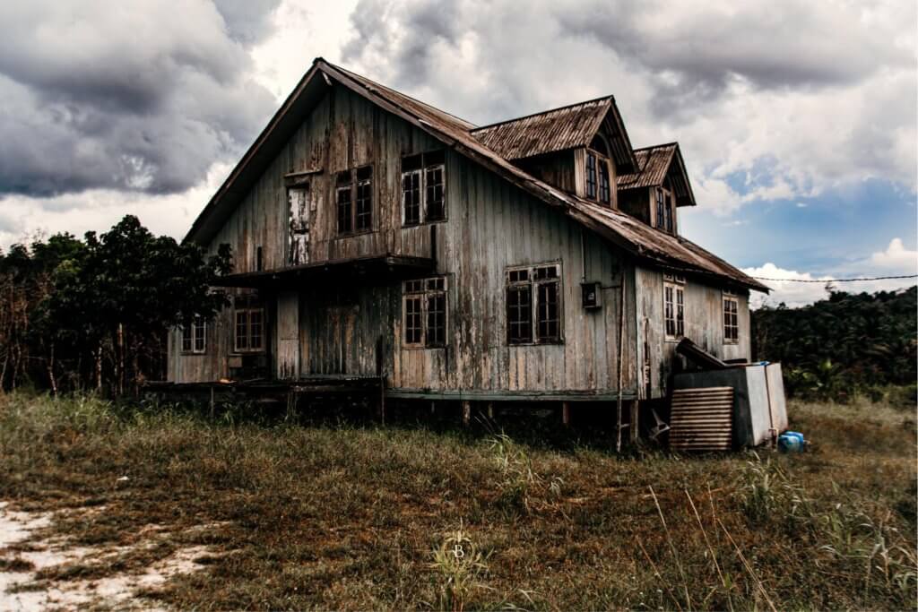 Cantik Tapi Seram, Rumah Terbiar Di Saratok Ini Memang Sebiji Macam Dalam Filem The Conjuring