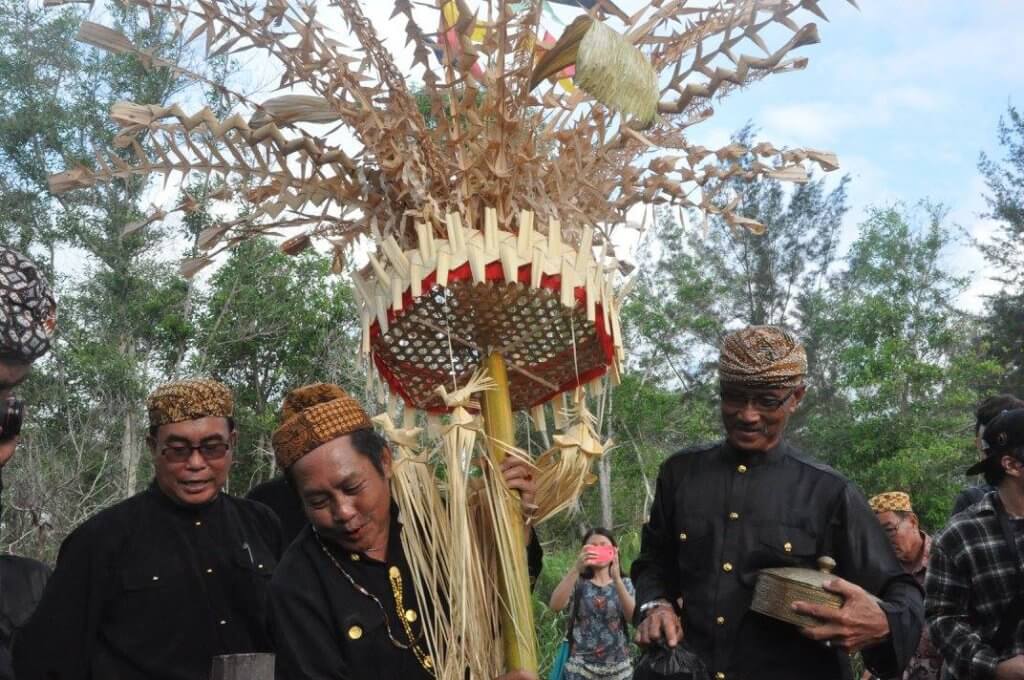 Bapa Kaul mateb seraheng Misteri Topeng Tribal Kaum Di Sarawak Mempunyai Maknanya Tersendiri