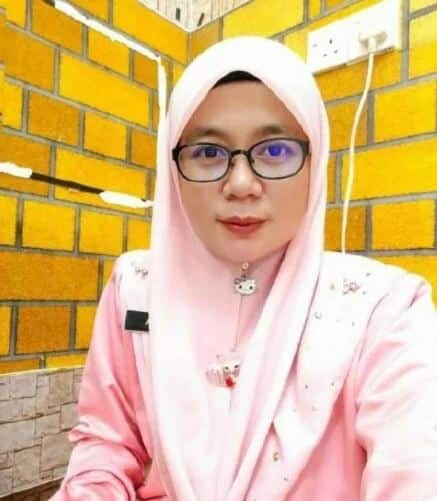 Tanda Kerja Rumah Murid Sambil Berpanas, Guru Sarawak ini Sentuh Hati Netizen