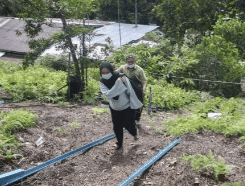 Demi Capaian Internet, Bapa Ini Sanggup Mendirikan Khemah Atas Bukit Untuk Anaknya Belajar