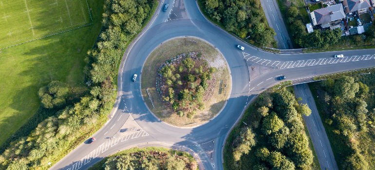 Kenapa Sarawak Banyak Roundabout? - Ini Fungsi Sebenar Roundabout Dan Cara Memandu Yang Betul