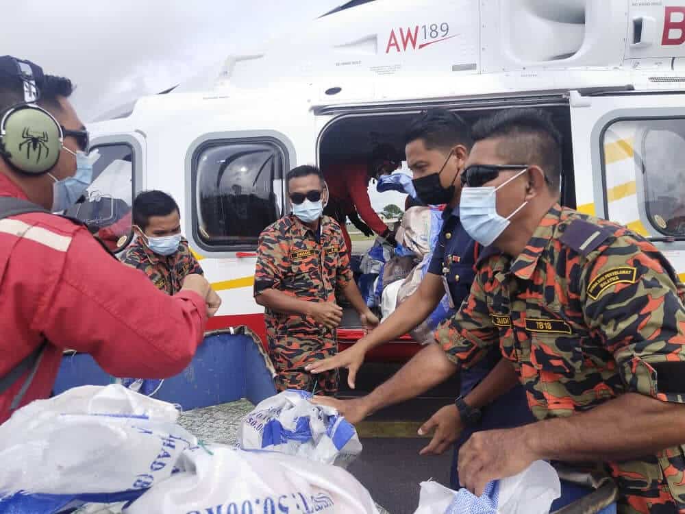 Helikopter Hantar 2000kg Makanan Bagi Mangsa Banjir Di Marudi