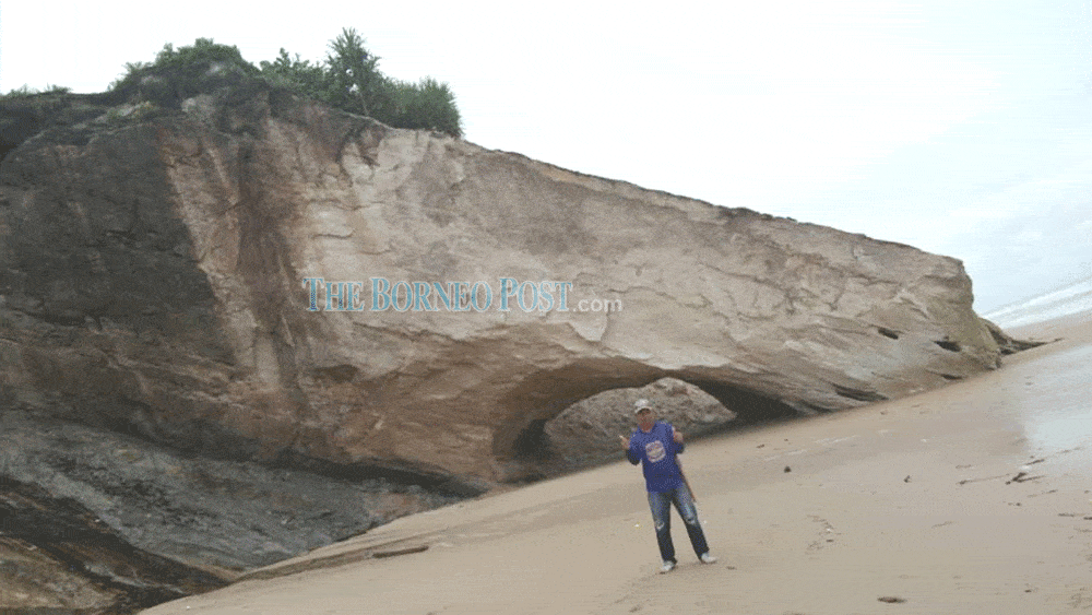 Batu Berbentuk Kepala Singa Ditemui Secara Tidak Sengaja Di Pantai Tusan, Miri