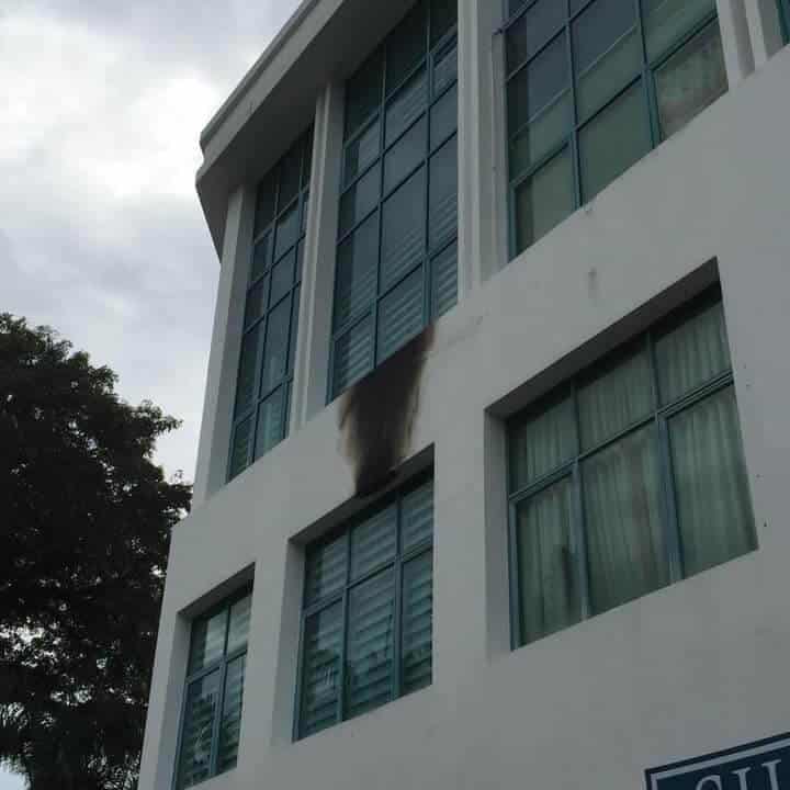 Bom Petrol Dipercayai Buatan Sendiri, Dilempar Ke Pejabat KWSP Miri 7 135270851 3728942373831769 5149241635412318047 n Bom Petrol Dipercayai Buatan Sendiri, Dilempar Ke Pejabat KWSP Miri