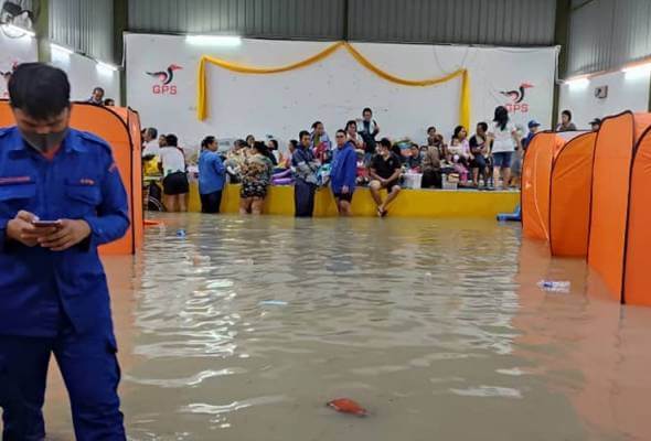 51610587368 banjirsarawak 33 Pusat Pemindahan Sementara Dibuka Di Sarawak Untuk Membantu 1,826 Mangsa Banjir
