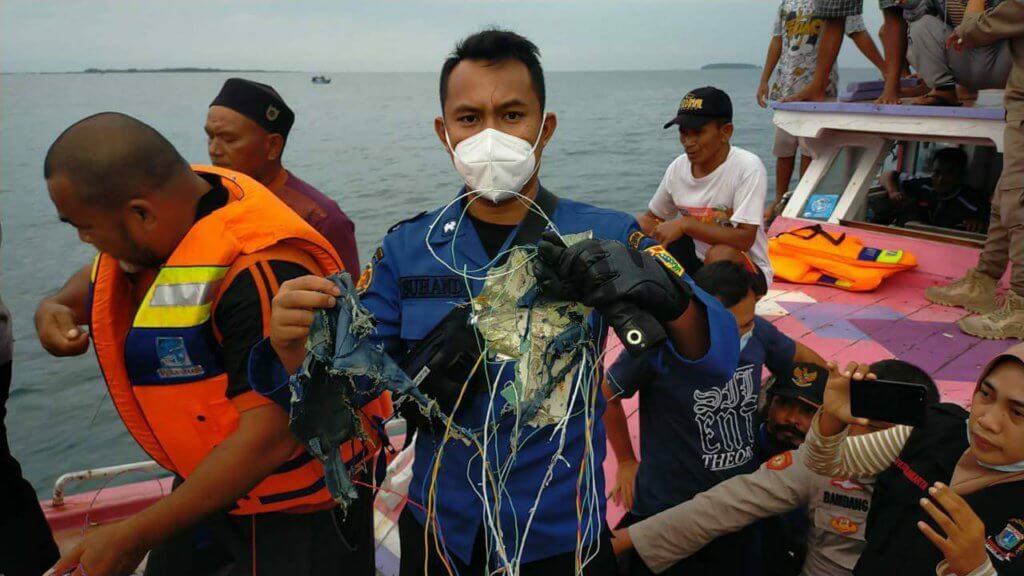 TERKINI : Pesawat 737-500 Dari Jakarta Ke Pontianak Hilang Dari Radar
