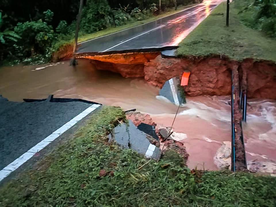Terputus Hubungan Jalan, Kawasan Kuching, Samarahan Dan Serian Alami Banjir Teruk