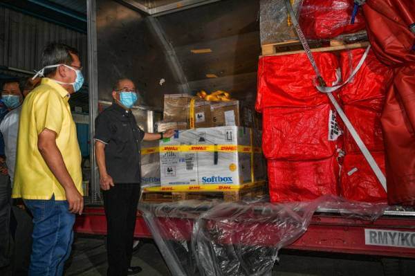 Abang Johari Bakal Jadi Individu Pertama Terima Vaksin Pfizer-BioNtech Di Sarawak