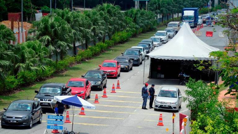 Hanya Kerana Keluar Beli Barang Keperluan, 8 Penduduk Miskin di Tenom Disaman Polis