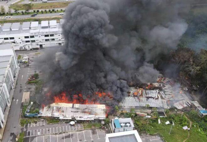 Tiga Blok Rumah Pekerja Musnah Terbakar Di Jalan Pujut 7 Miri