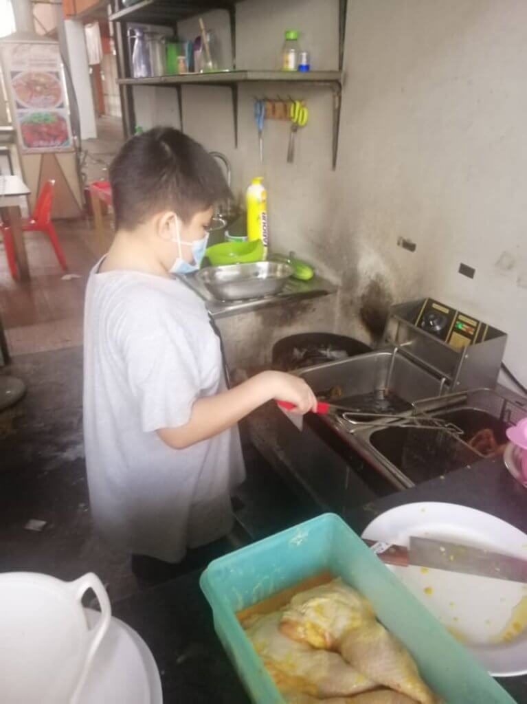 Kanak-Kanak Berumur 12 Tahun Ini Kini Pengusaha Nasi Lemak Kegemaran Ramai Di Miri