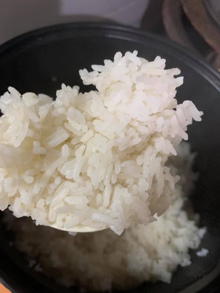 Netizen Bingung Nasi Dari Beras Tempatan Lembik, Lelaki Ini Kongsi Cara Masak Dijamin Cun