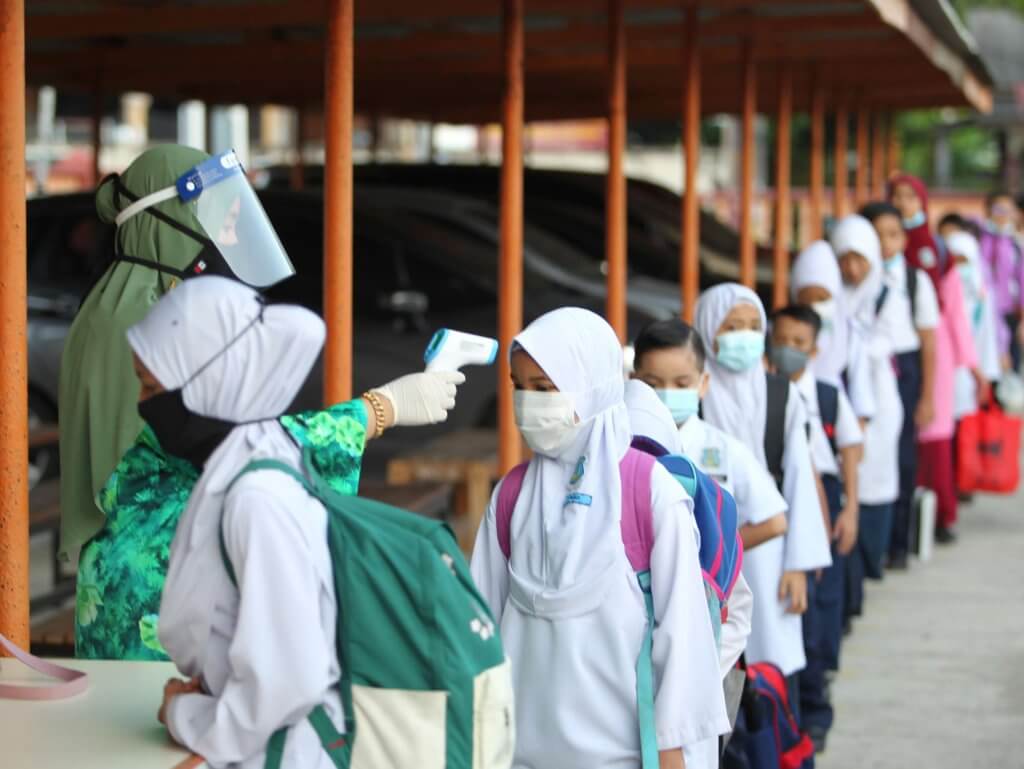 Maklum Kepada KKM Segera Jika Ada Sebarang Kes COVID-19 Di Sekolah