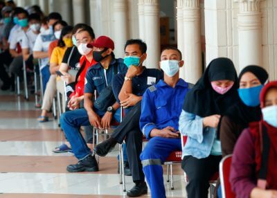 VIP Potong Barisan Vaksin OKU Di Kuching, Uggah Minta Maaf