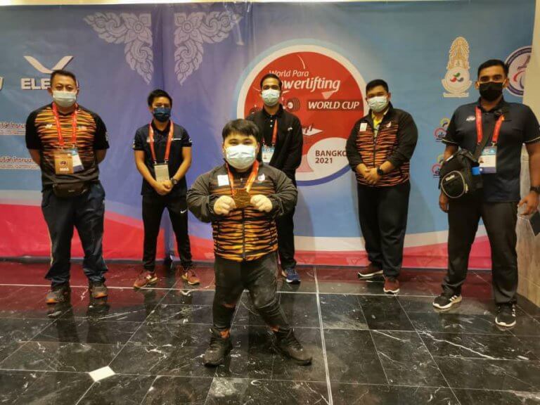 Atlet Paralimpik Sarawak, Bonnie Bunyau Rangkul Pingat Emas Kejohanan Angkat Berat Para Dunia 2021