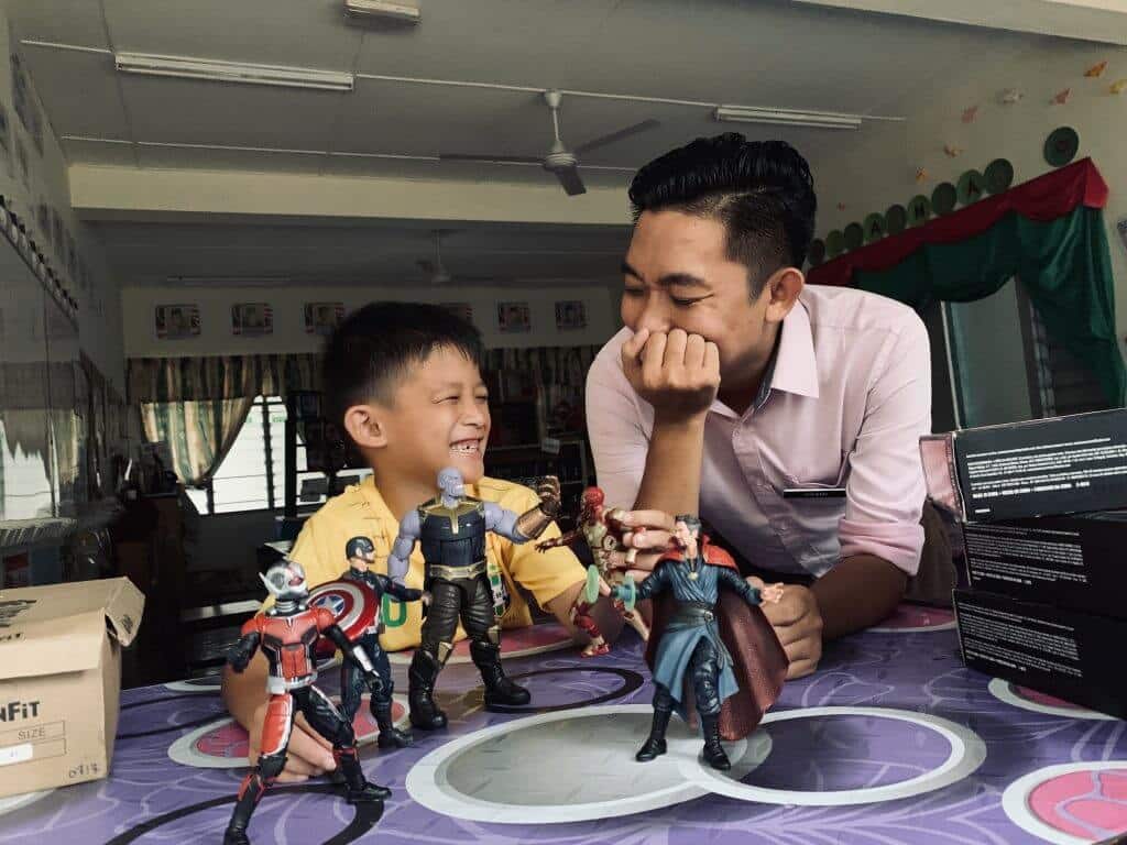 Guru Inspirasi Anak Jati Sarawak Dianugerahkan RISE Educator Award 2021