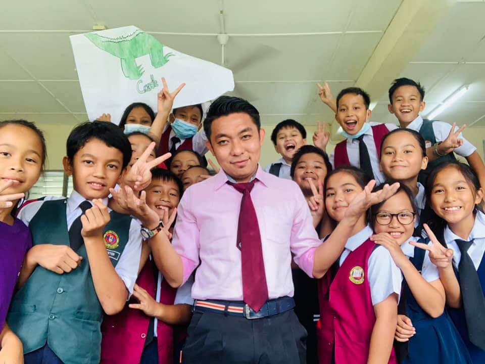 Guru Inspirasi Anak Jati Sarawak Dianugerahkan RISE Educator Award 2021