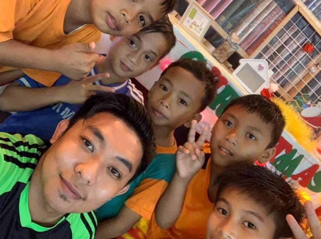 Guru Pedalaman Sarawak Ini Terharu Apabila Ibu Bapa Murid Sanggup Ke Pekan Hantar Pencalonan
