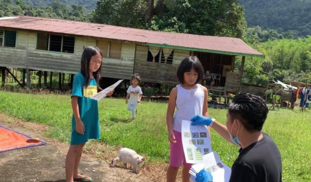 Guru Pedalaman Sarawak Ini Terharu Apabila Ibu Bapa Murid Sanggup Ke Pekan Hantar Pencalonan