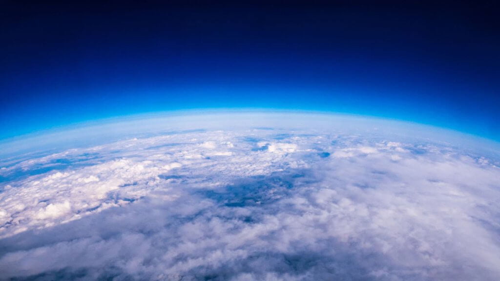 earth atmosphere Pernahkan Anda Terfikir Apa Masa Depan Bumi? Inilah Ramalan Para Saintis