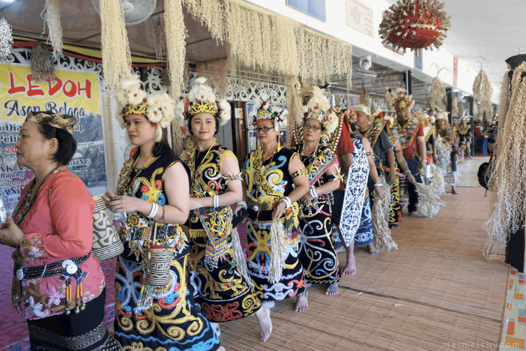 parade women Kenali Perayaan Ledoh, Sambutan 'Gawai' Versi Kaum Kayan