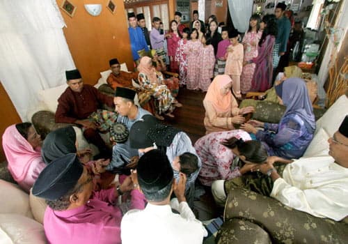 Muat Naik Gambar Langgar SOP Sambut Hari Raya, 11 Individu Bantu Siasatan Polis Di Kota Samarahan
