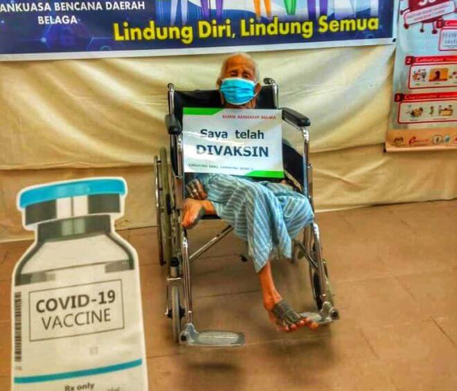 Nenek Bawang Lusang, Wanita Tertua Di Malaysia Terima Suntikan Vaksin COVID-19