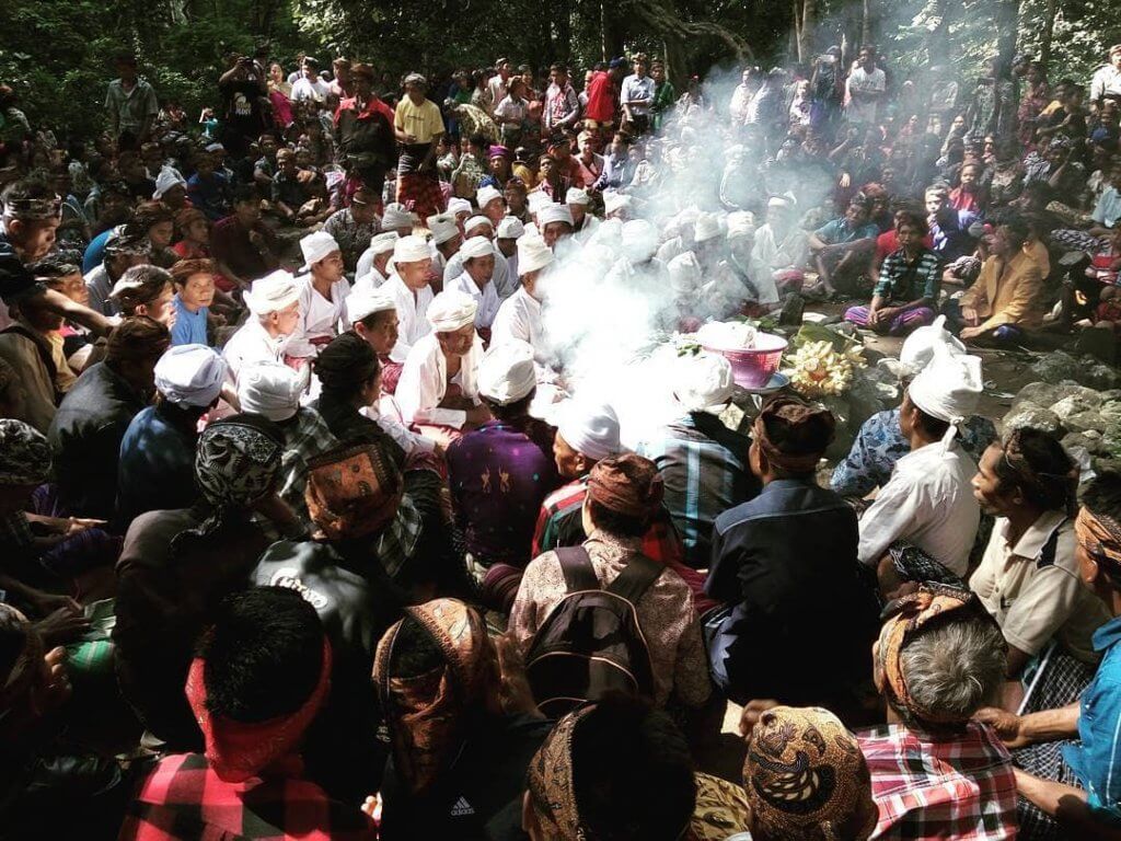 Amalkan Kepercayaan Solat 3 Kali Sehari, Ini Adalah Komuniti Muslim 'Sasak' Di Indonesia