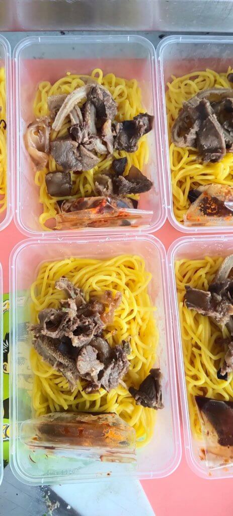 'Spiderman Serian' Tular Kerana Cara Uniknya Lariskan Jualan Makanan Depan Hospital Serian