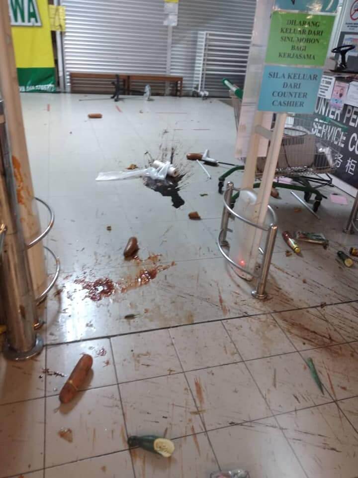 Hancur Satu Pasaraya, Tular Seorang Lelaki Mengamuk Musnahkan Harta Benda Di Econsave Bintulu