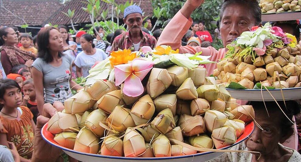 Amalkan Kepercayaan Solat 3 Kali Sehari, Ini Adalah Komuniti Muslim 'Sasak' Di Indonesia