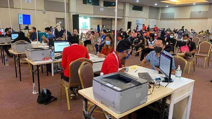 Sasaran Vaksinasi 80 Peratus, Pasukan Vaksinasi Bergerak Di Sarawak Guna Helikopter