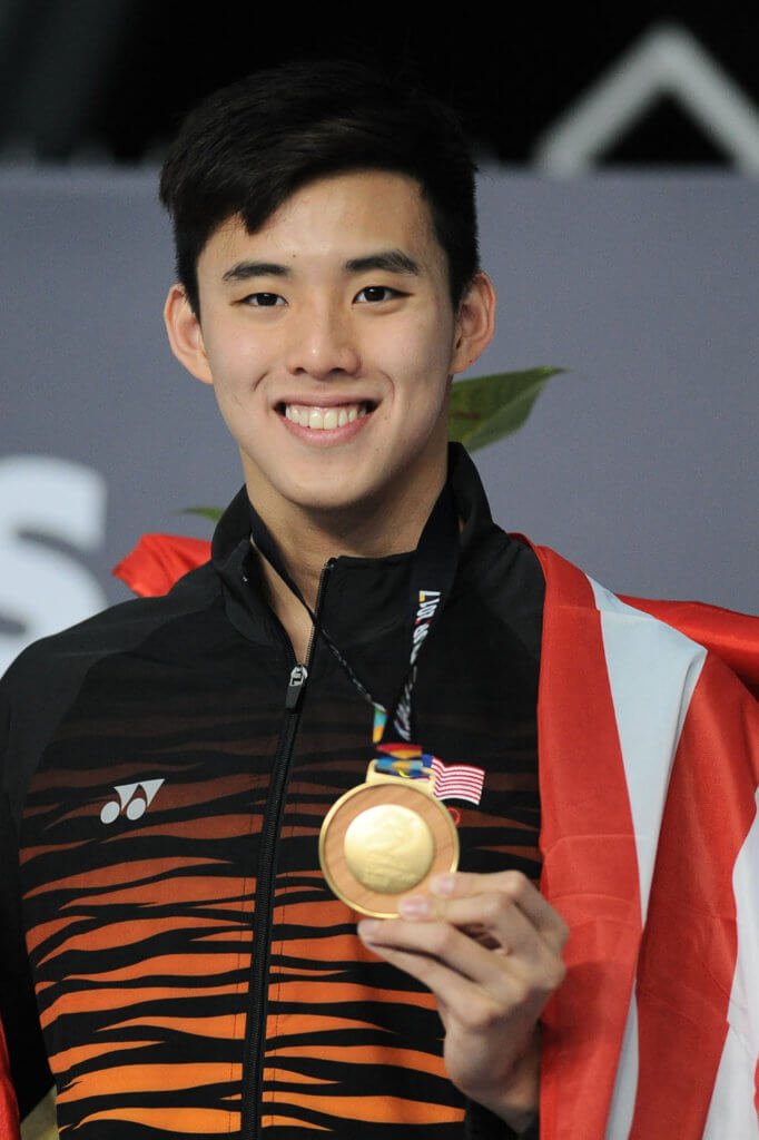 Ketampanan Perenang Olimpik Asal Sarawak, Welson Sim Jadi Kegilaan Netizen China Dan Thailand