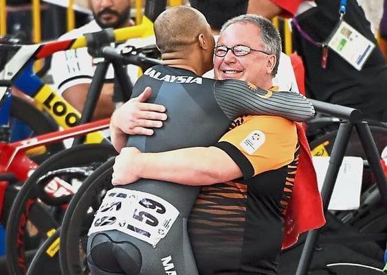 Fakta Menarik Tentang John Beasley, Jurulatih Berbasikal Trek Yang Sangat 'Sayang' Pada Atlet Malaysia