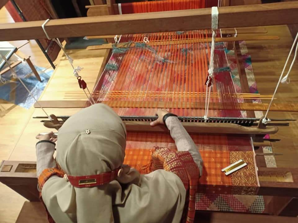 Ditenun Menggunakan Sifir Khas, Kenali Keunikan Songket Sarawak