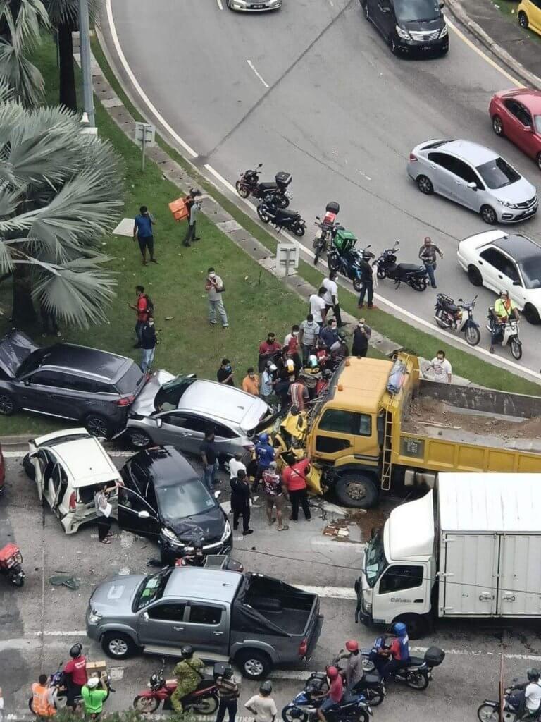 Mangsa Terselamat Dari Nahas Myvi Remuk Dilanggar Lori, Pemandu Rupanya Positif Dadah