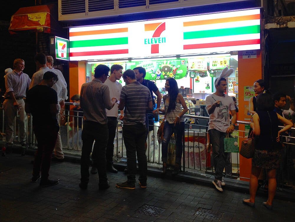 Unik Untuk Setiap Negara, Ini 6 Negara Yang Ada Kedai 7 Eleven Unik